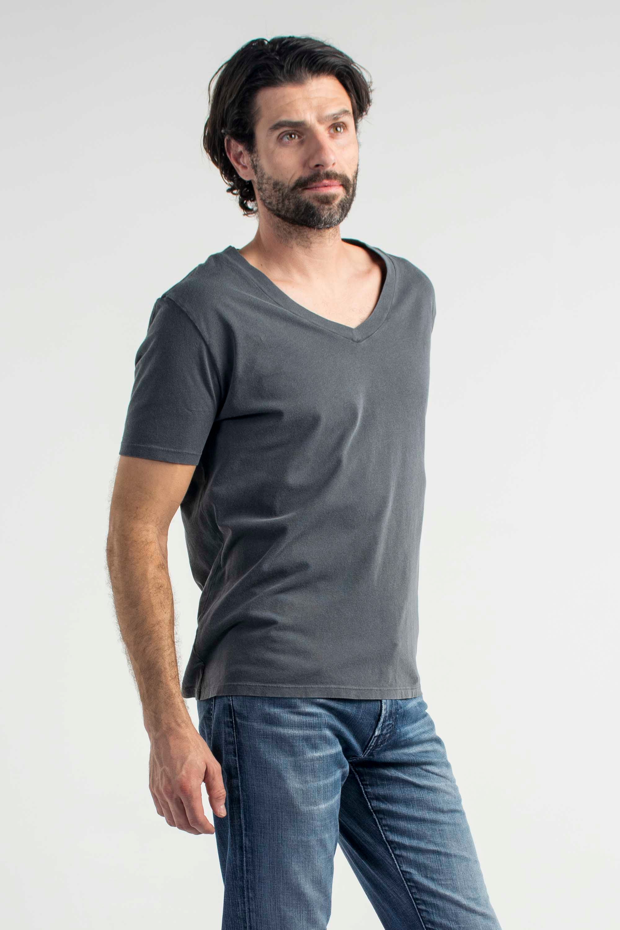 Roberto V-Neck Tee