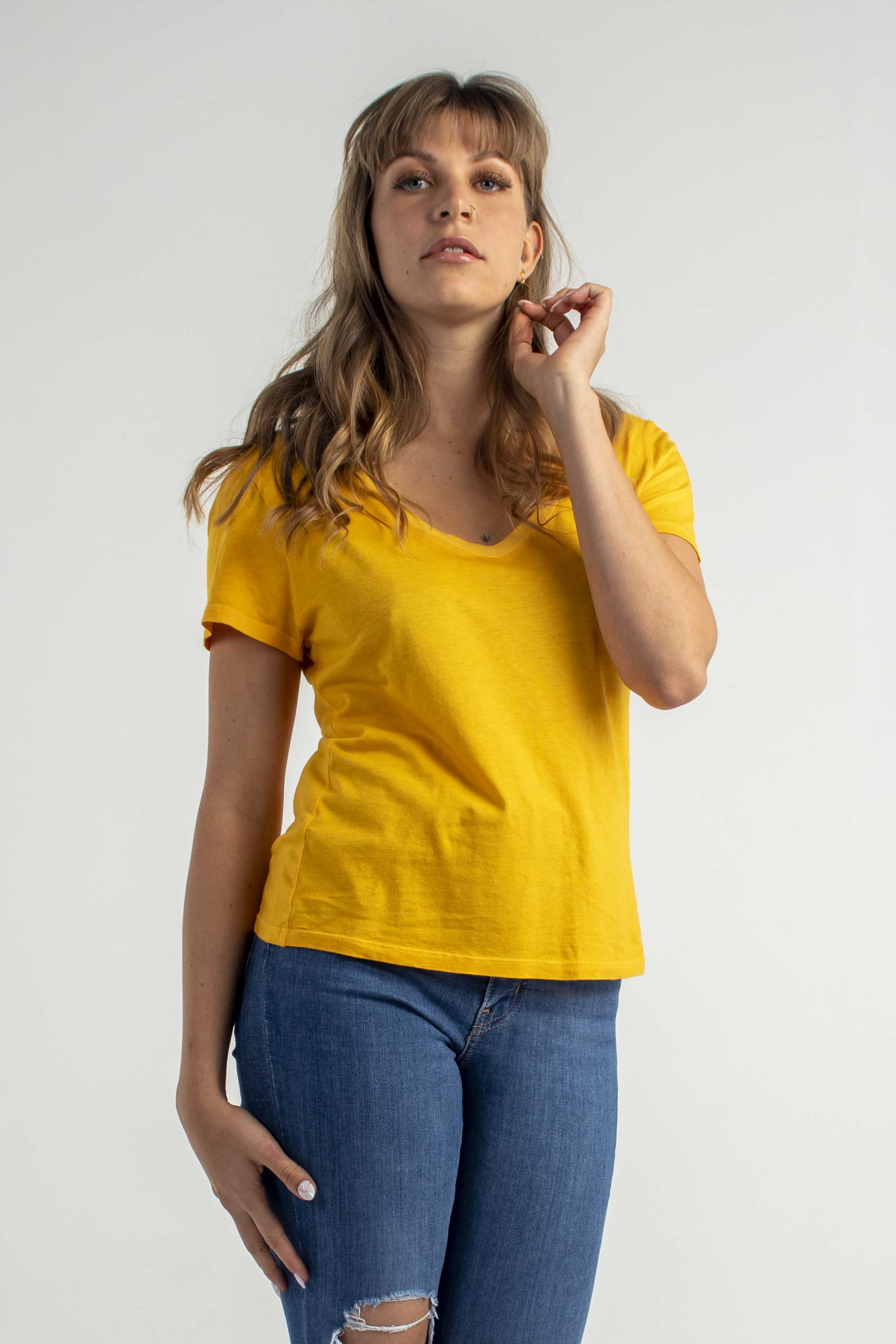 Lila V-Neck Tee